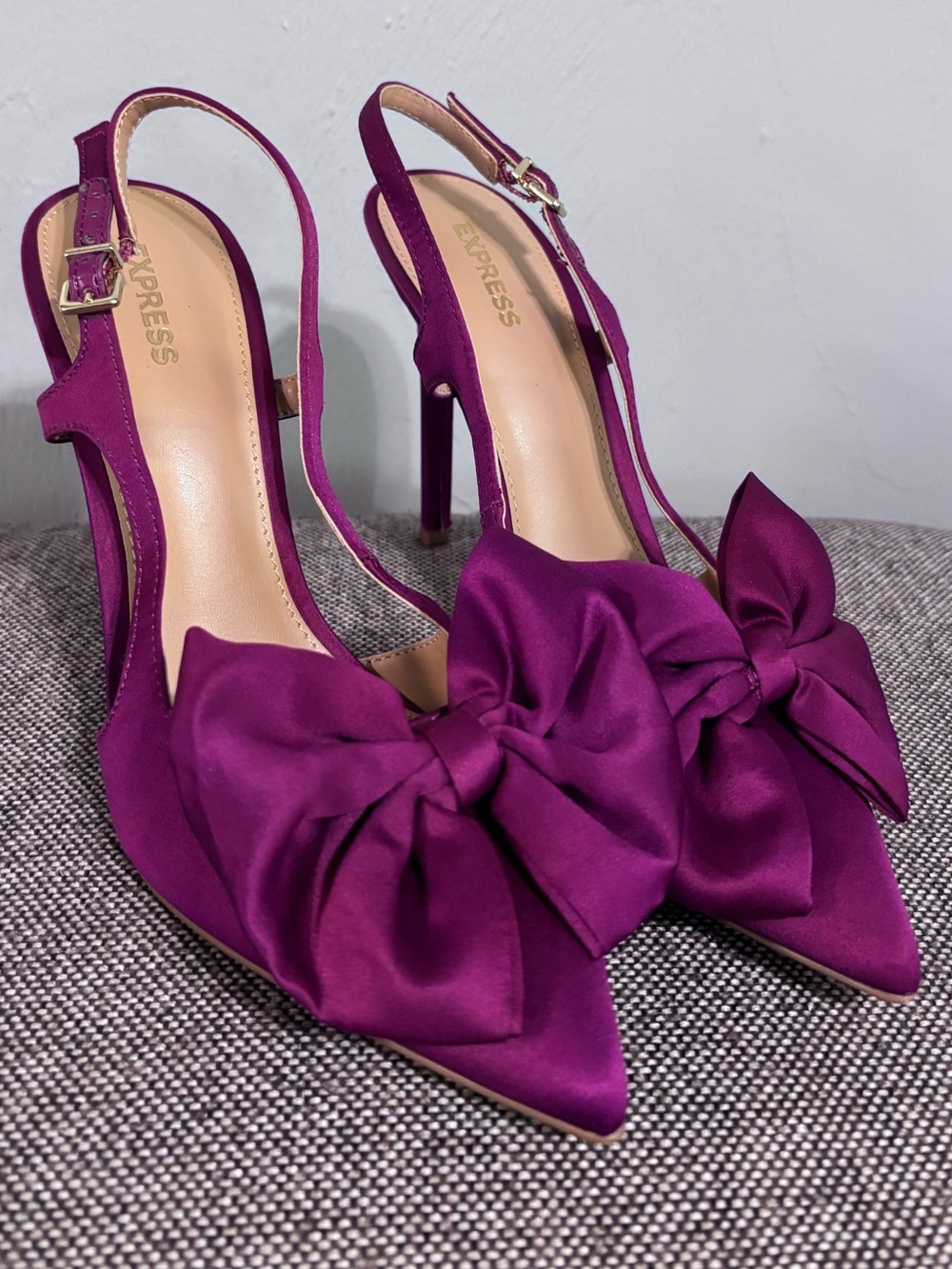Express Fuscia Dress Heels, size 9.